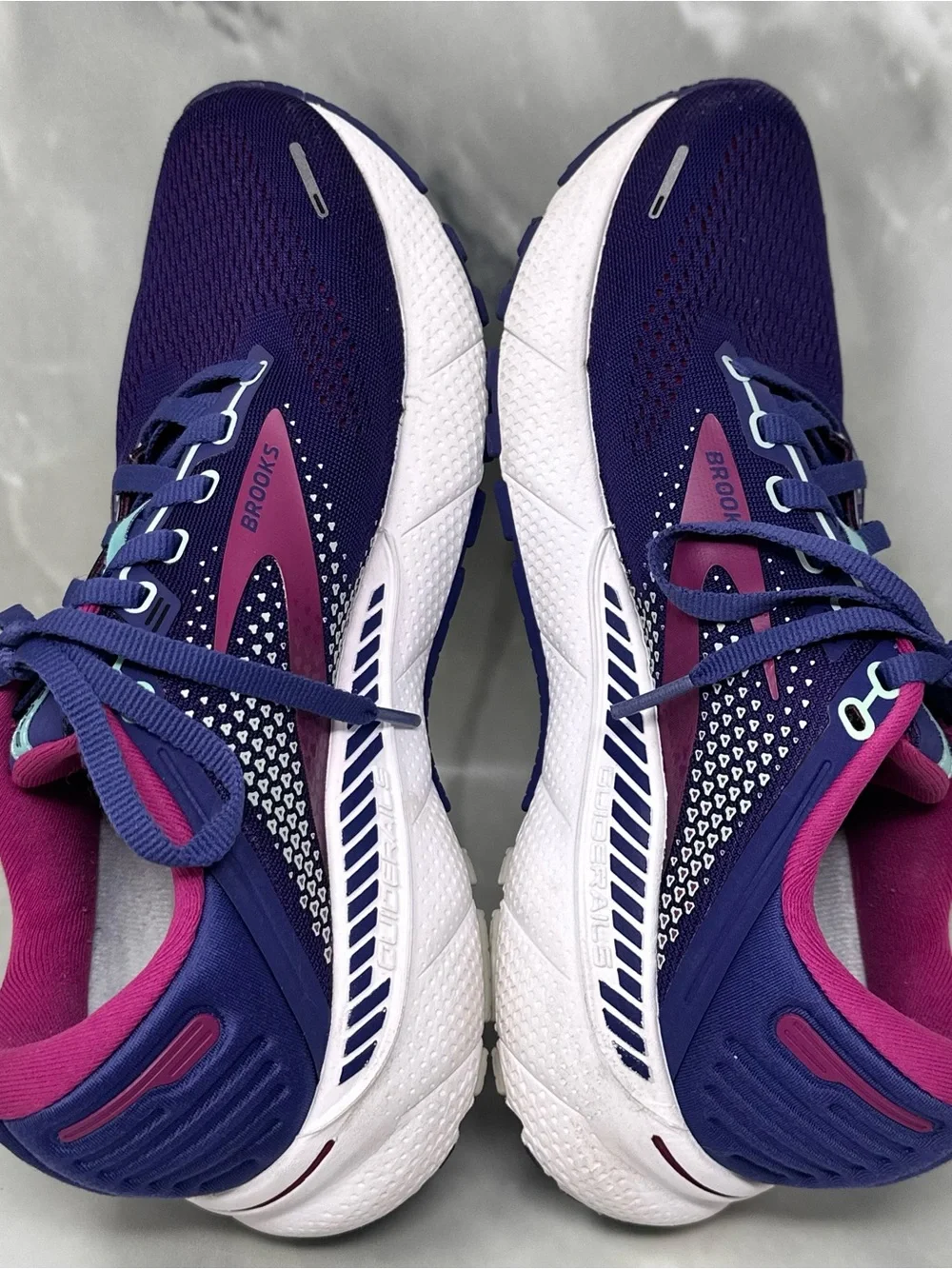 Brooks Adrenaline GTS 22 Athletic Running Shoes Womens 7.5
